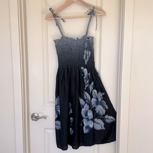 Hibiscus Collection Hawaii Black/Blue Gradient Smocked dress - One Size